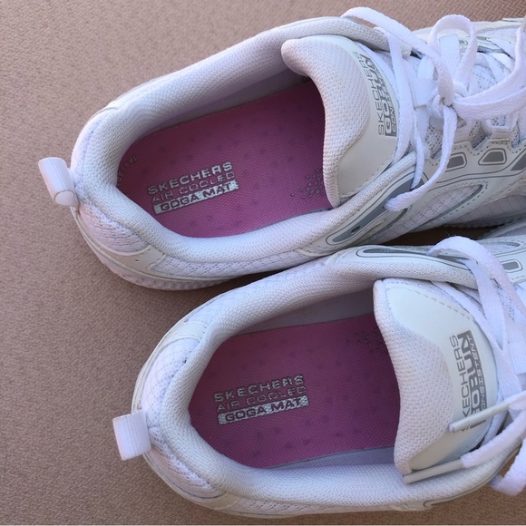 SKECHERS Women's GOrun Consistent White Leather Mesh Ultralight Running Shoes 9 - Picture 11 of 16